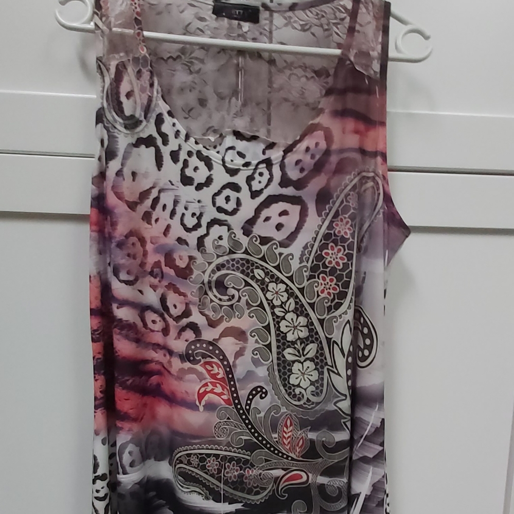 Pretty sleeveless  top